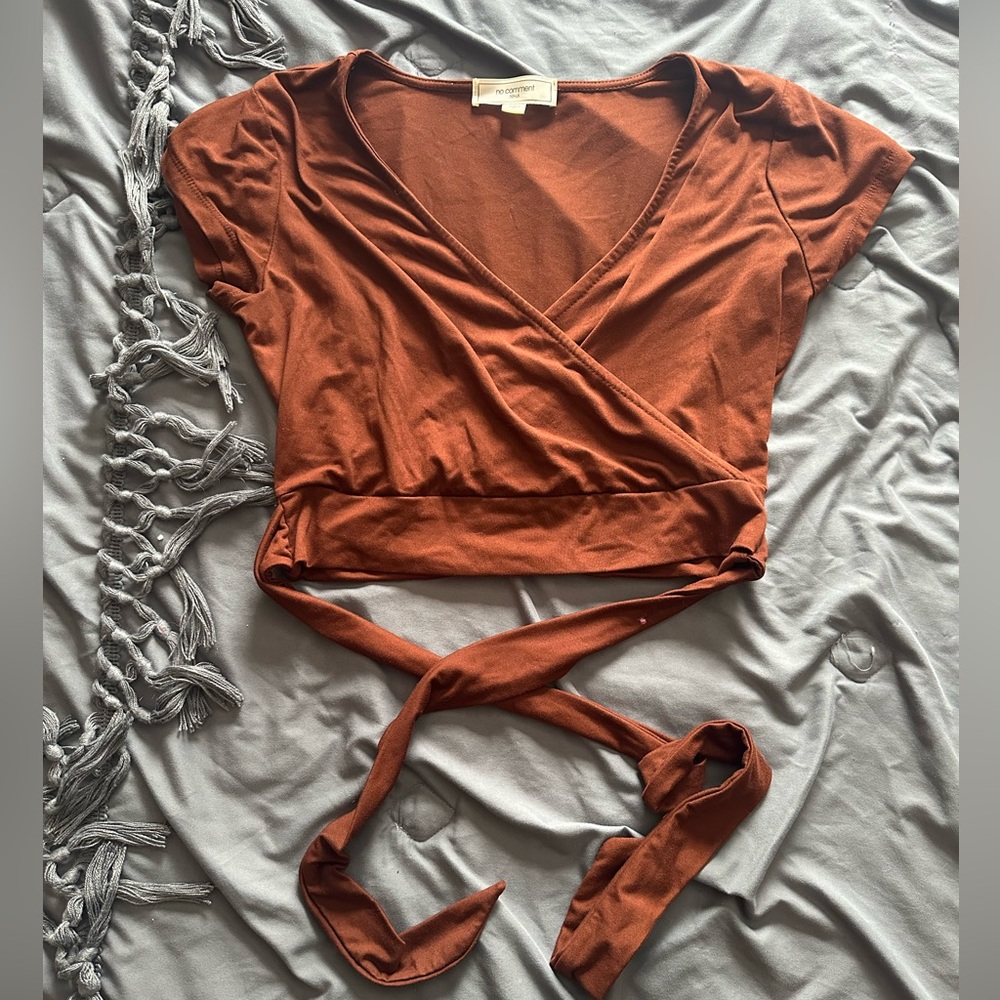 NO COMMENT Rust-colored Wrap Crop Top